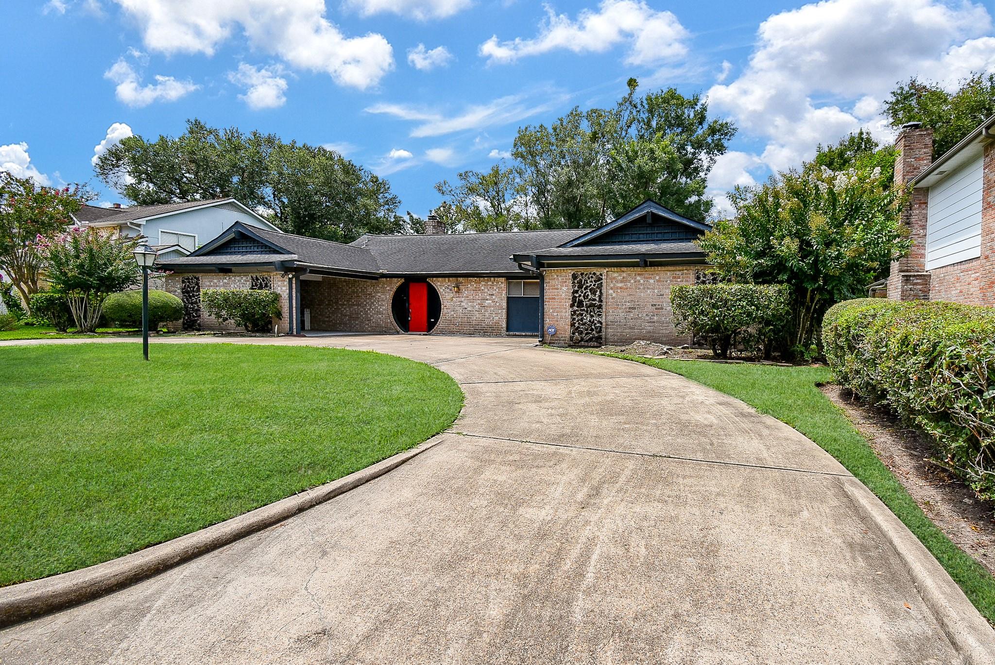 2910 Cypress Point Drive