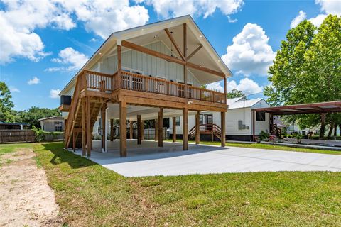 Homes For Sale - 4213 Houx Street<br/> Bacliff, TX 77518