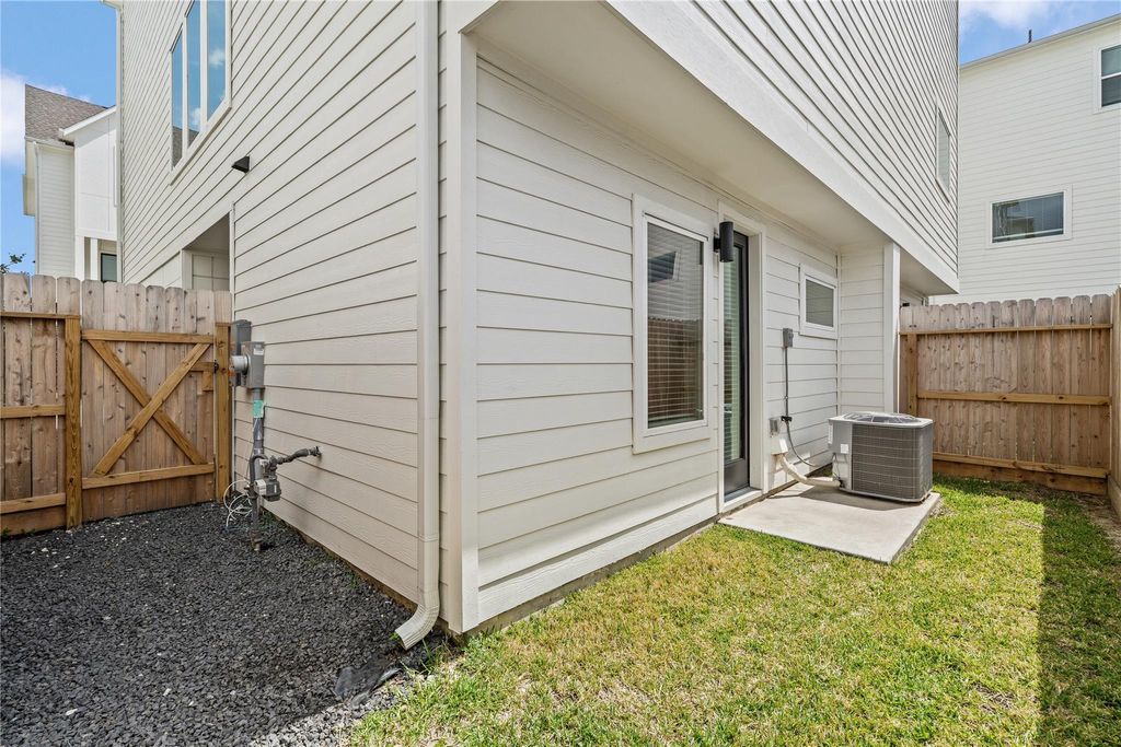 Photo of 10617 Cascade Ledge Lane, Houston, TX 77025 (MLS # 34605333)