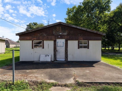 Photo of 2913 Avenue J P Davis Avenue, Bay City, TX 77414 (MLS # 48739559)