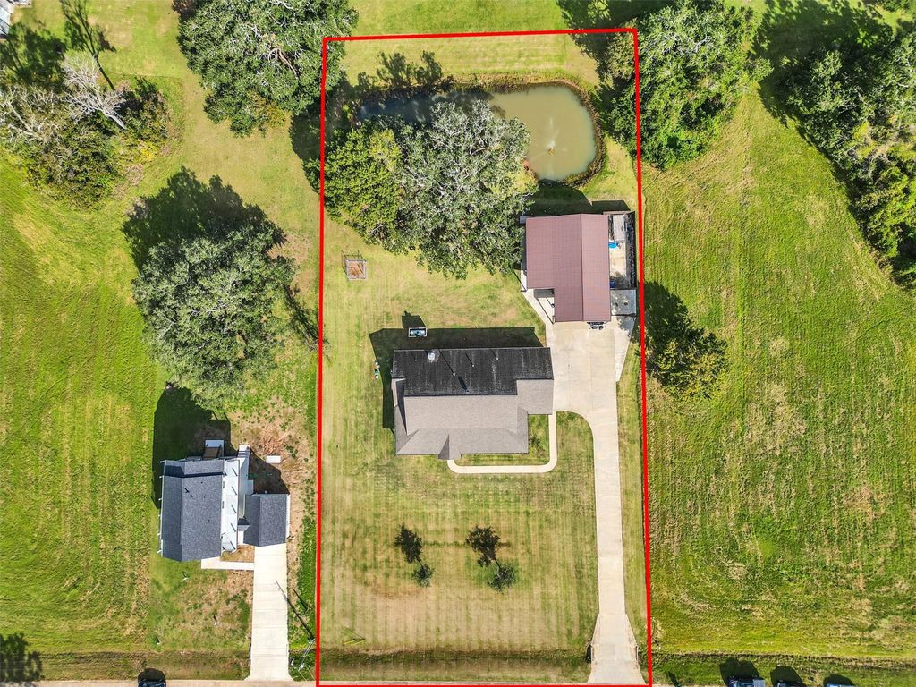 Photo of 155 Horse Shoe Trail, Angleton, TX 77515 (MLS # 52599667)