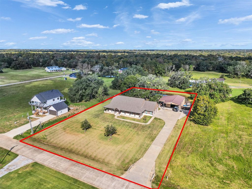 Photo of 155 Horse Shoe Trail, Angleton, TX 77515 (MLS # 52599667)