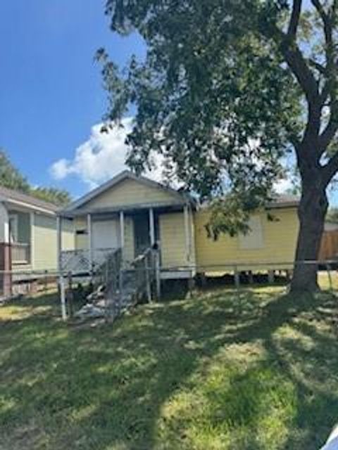 Photo of 5407 Avenue O, Galveston, TX 77551 (MLS # 96097518)