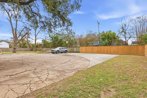 Tiny photo for 3318 Parkwood Drive, Houston, TX 77021 (MLS # 93844003)