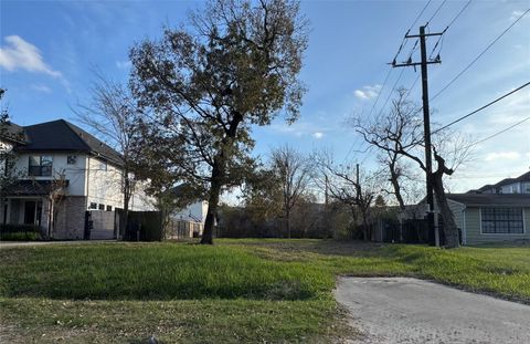 Photo of 951 W 41st Street, Houston, TX 77018 (MLS # 76114814)