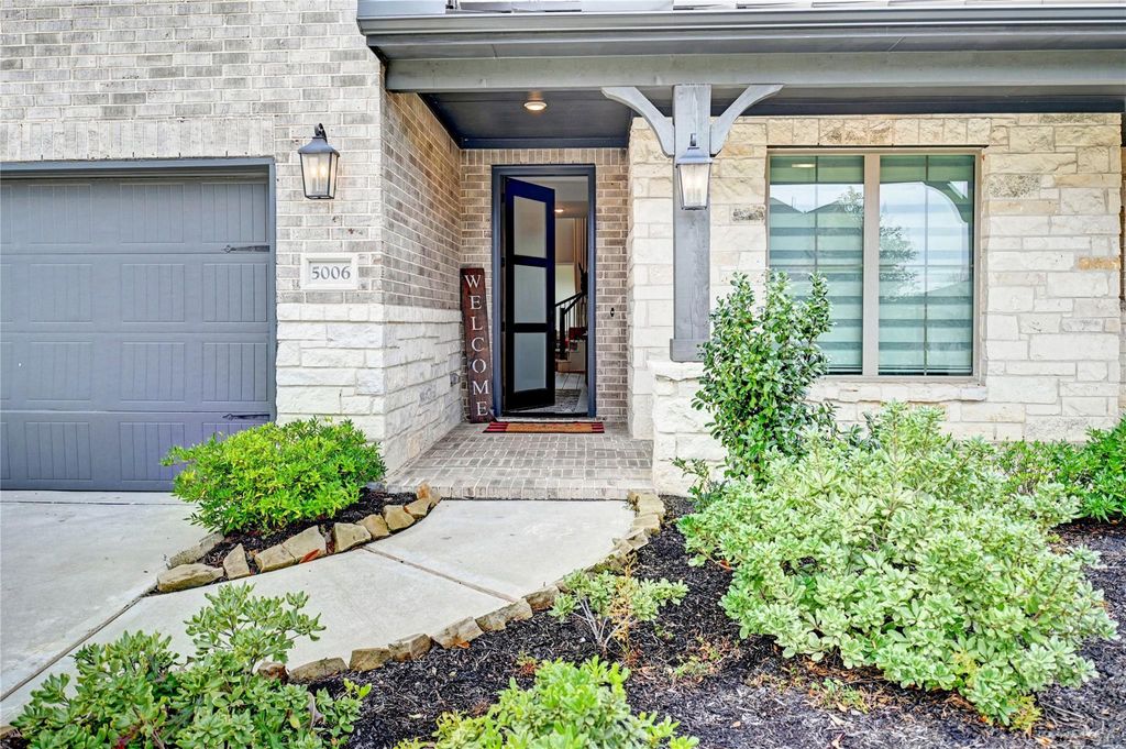 Photo of 5006 Albany Shores Lane, Fulshear, TX 77441 (MLS # 40469903)