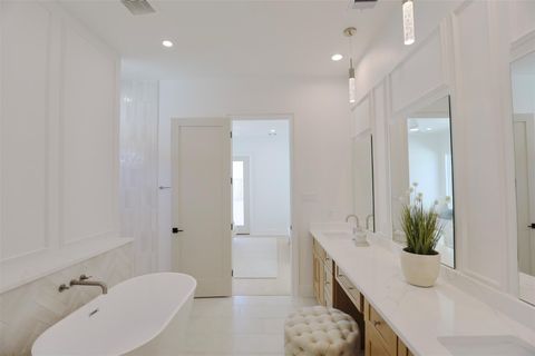 Tiny photo for 136 E 37th Street, Houston, TX 77018 (MLS # 27092296)