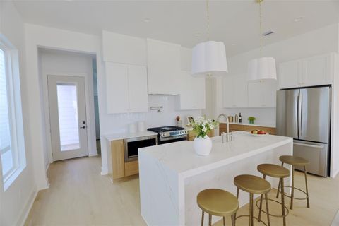 Tiny photo for 136 E 37th Street, Houston, TX 77018 (MLS # 27092296)