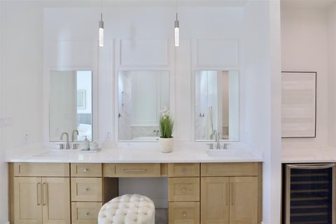 Photo of 136 E 37th Street, Houston, TX 77018 (MLS # 27092296)