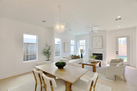 Tiny photo for 136 E 37th Street, Houston, TX 77018 (MLS # 27092296)