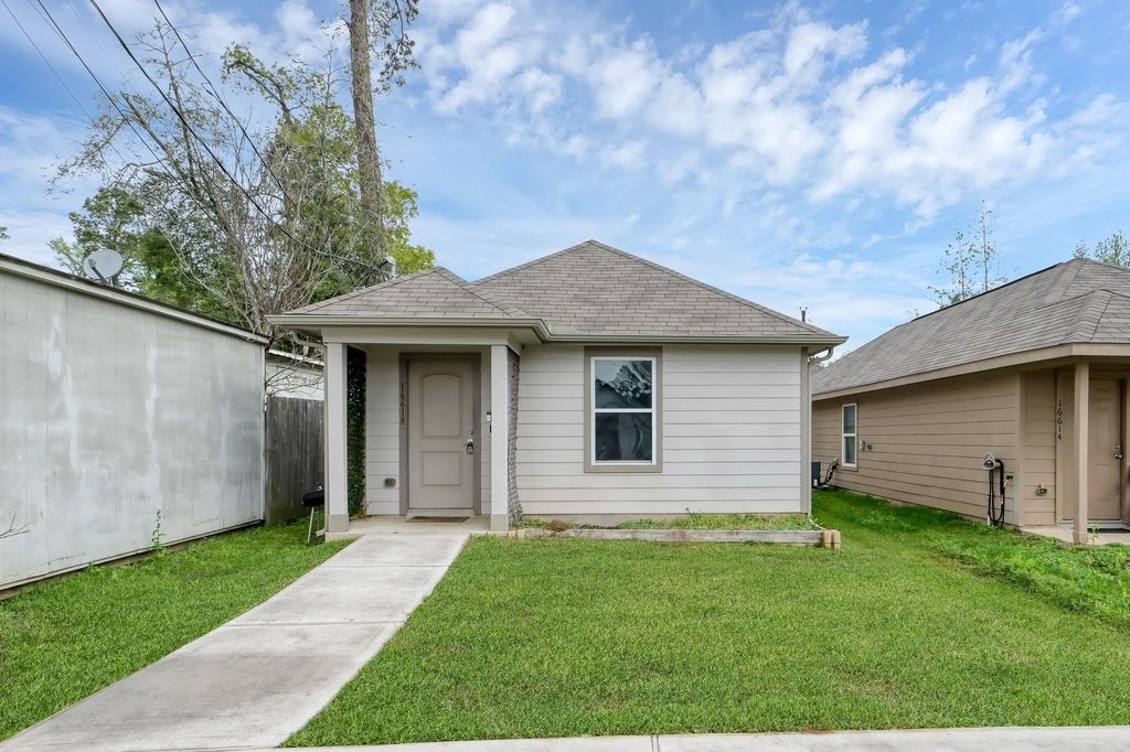 Photo of 16618 E Hammon, Montgomery, TX 77316 (MLS # 40782716)