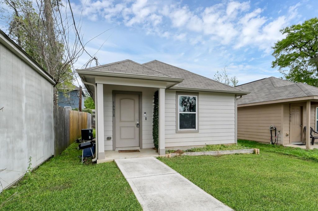 Photo of 16618 E Hammon, Montgomery, TX 77316 (MLS # 40782716)