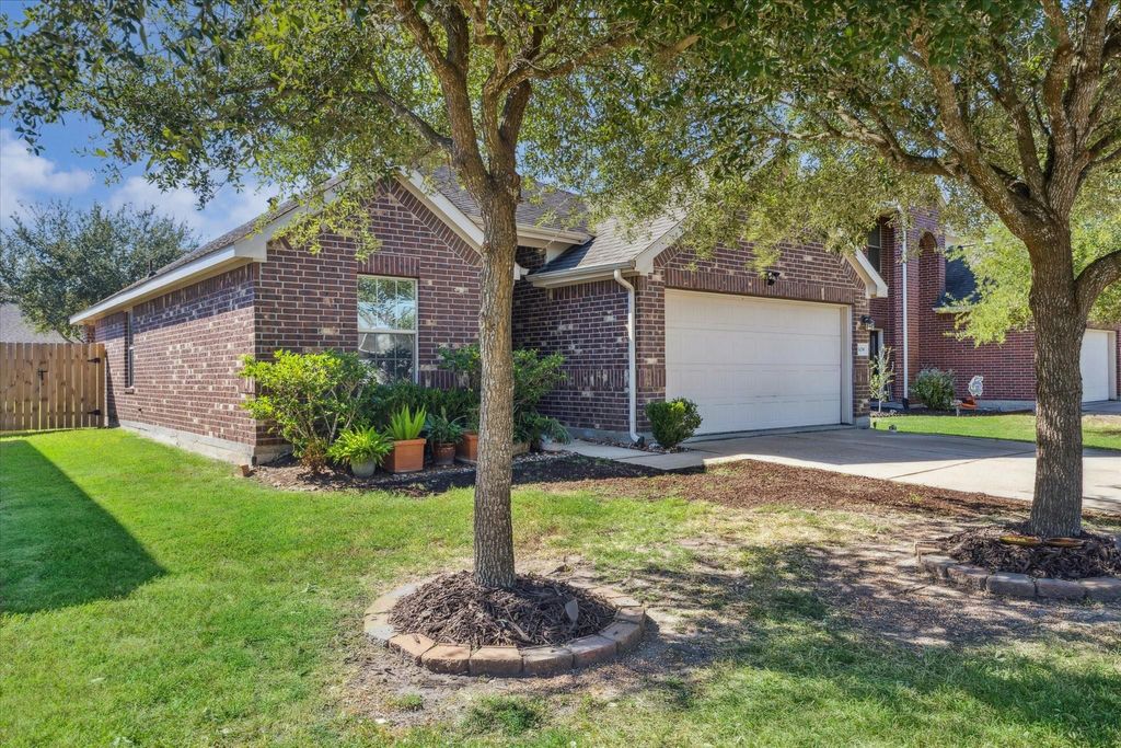 Photo of 3039 Boxwood Springs Lane, Dickinson, TX 77539 (MLS # 39312258)