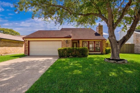 Photo of 15714 Pipers View Drive, Houston, TX 77598 (MLS # 41332363)
