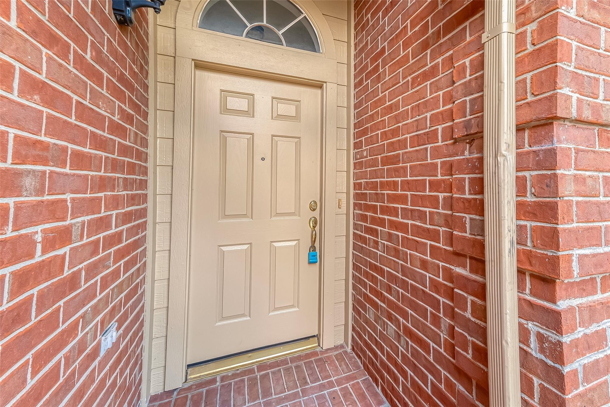 5806 Windcliff Court