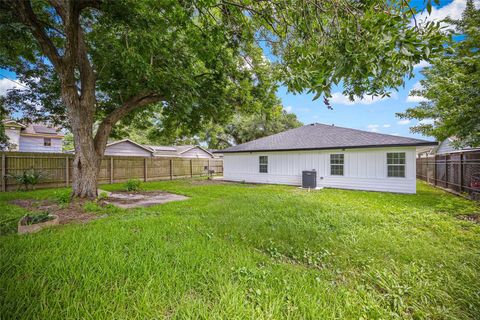 Tiny photo for 12406 Palmbeach Street, Houston, TX 77034 (MLS # 25849262)