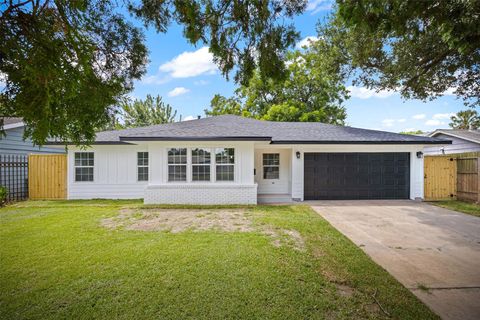 Photo of 12406 Palmbeach Street, Houston, TX 77034 (MLS # 25849262)