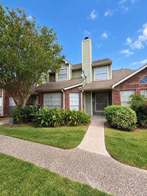 Photo of 65 E Park West Drive, Houston, TX 77072 (MLS # 35478823)
