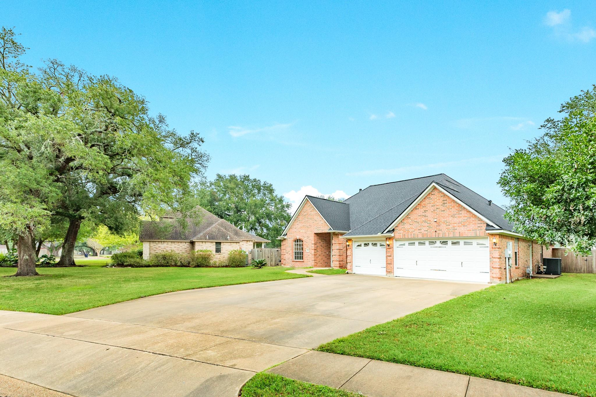 900 Enchanted Oaks Drive