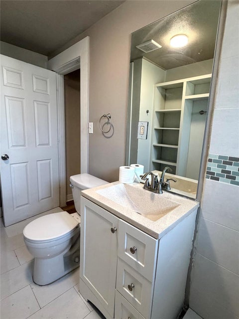 Apartment For Rent - 1126 1/2 Ryon Street #C<br/> Houston, TX 77009
