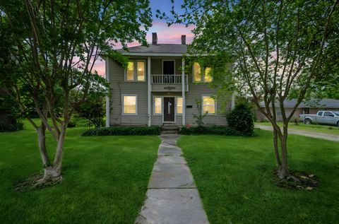 Photo of 1005 W Clayton Street, Dayton, TX 77535 (MLS # 31730888)