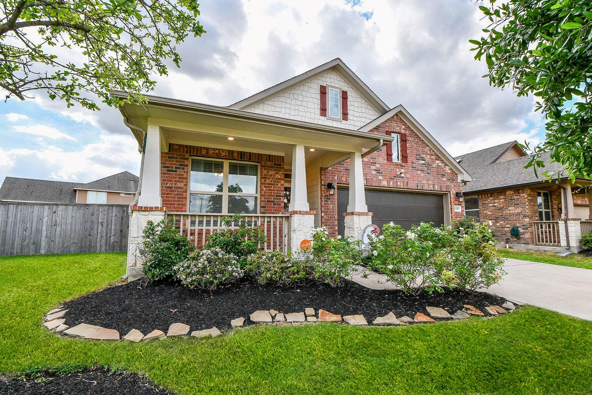 5203 Splendid Circle