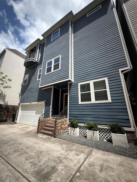 Photo of 1431 W 25th St St, Houston, TX 77008 (MLS # 63576136)