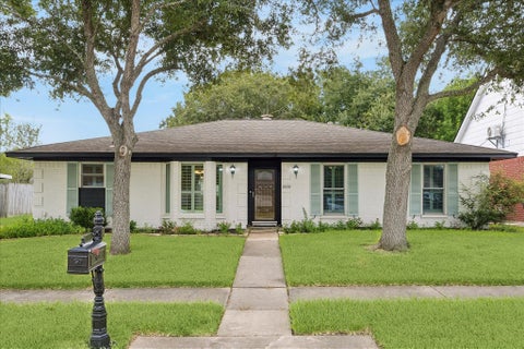 Photo of 1809 Winding Creek Drive DR, Pearland, TX 77581 (MLS # 63093058)