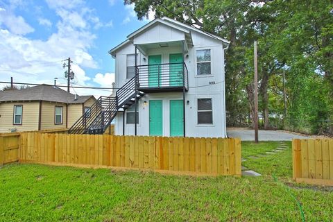 Photo of 505 E 32nd Street #1, Houston, TX 77018 (MLS # 71309280)