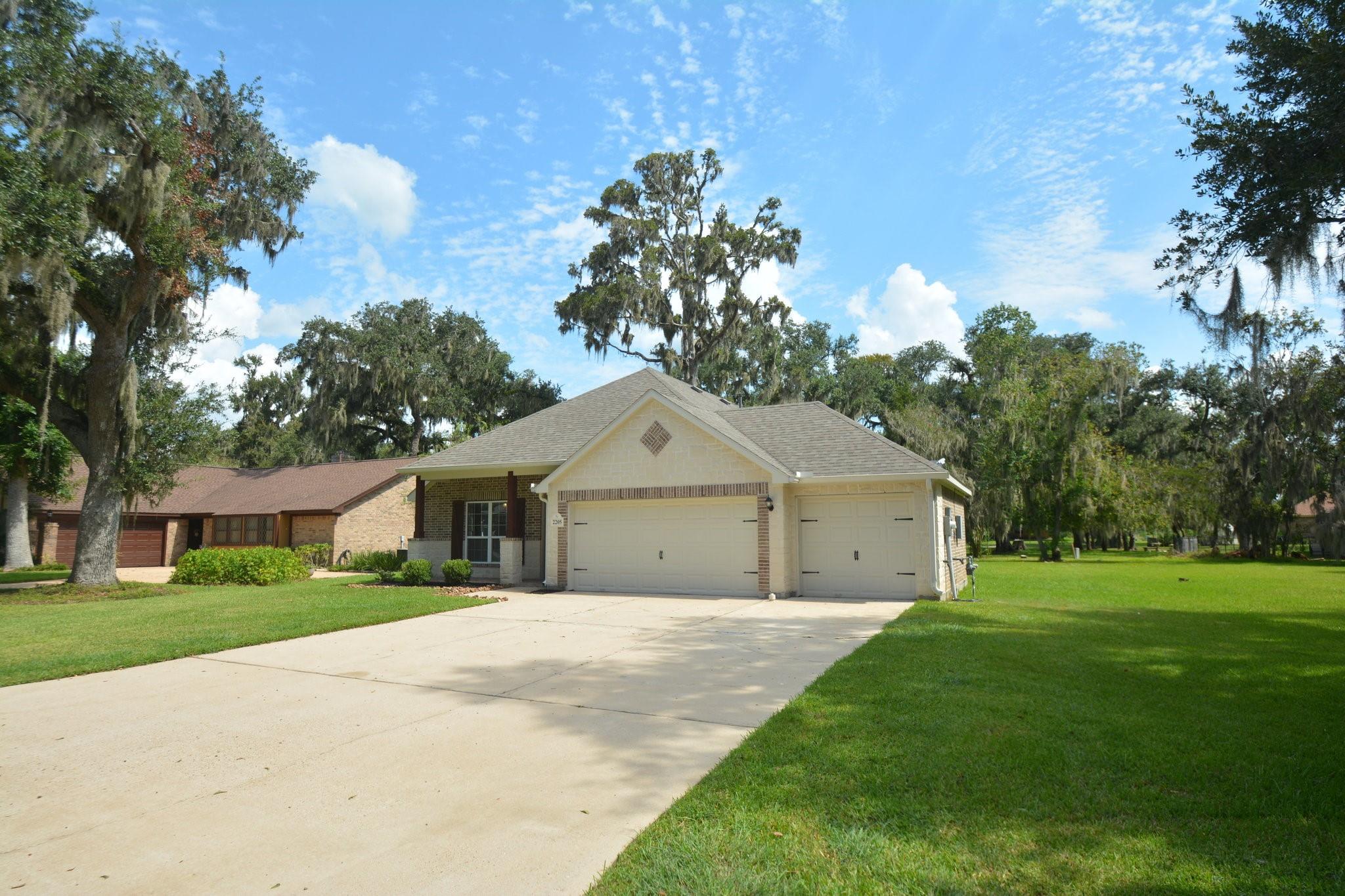 2205 Lake Forrest Drive