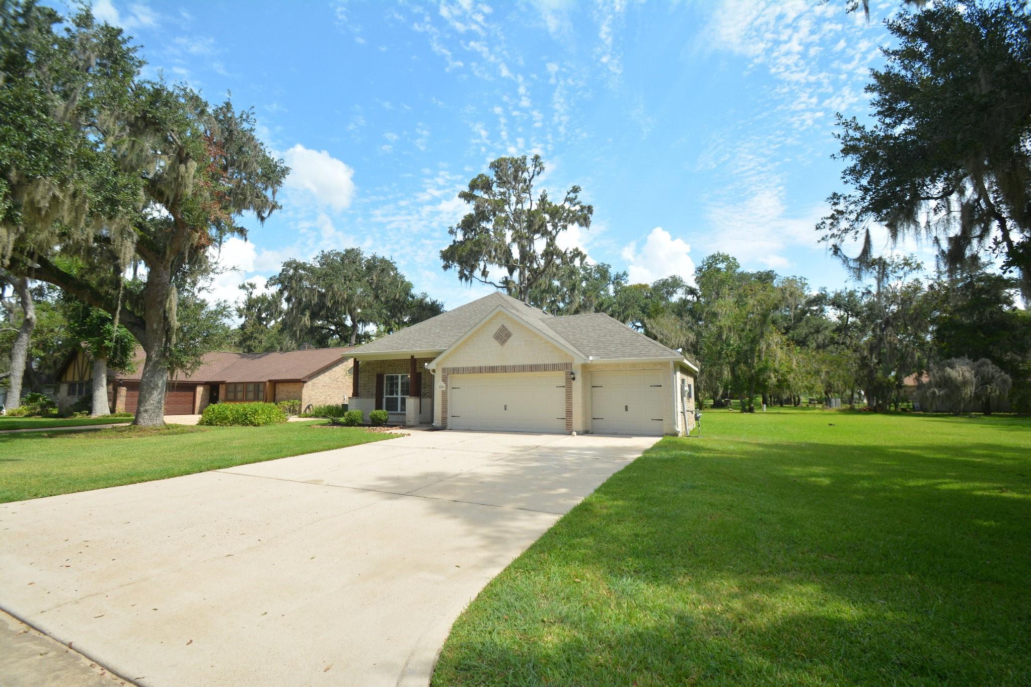 2205 Lake Forrest Drive