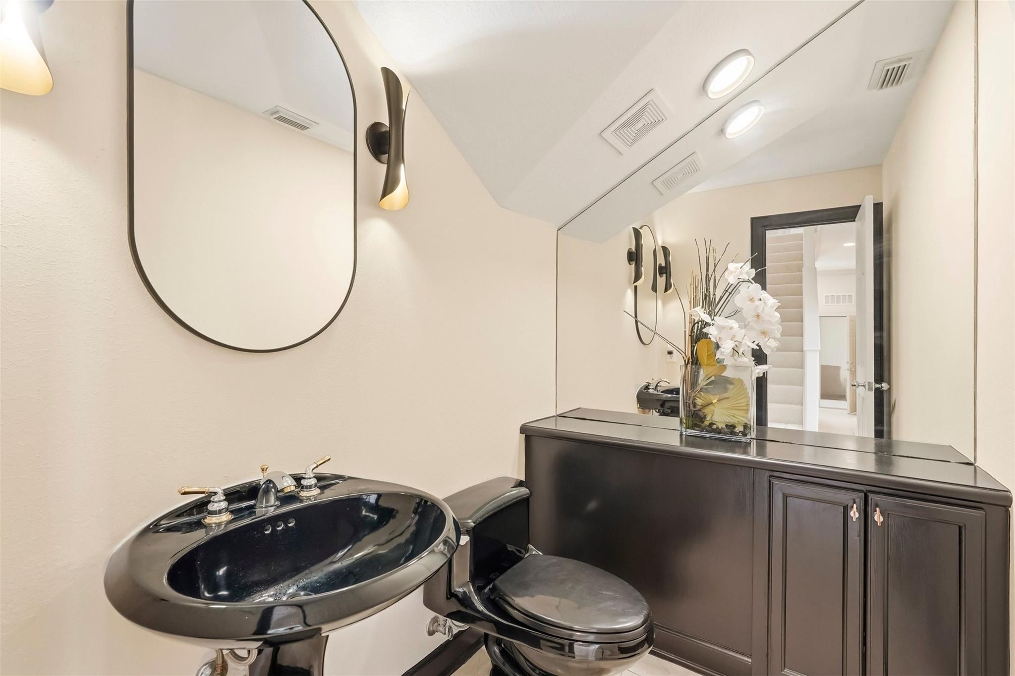 Sugar Land, Texas, 77479, United States, 5 Bedrooms Bedrooms, ,5 BathroomsBathrooms,Residential,Active,2051994
