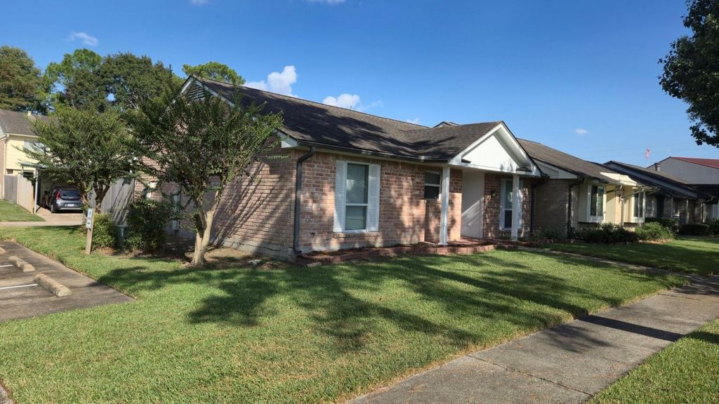 Photo of 3878 Laura Leigh Drive, Friendswood, TX 77546 (MLS # 12702101)
