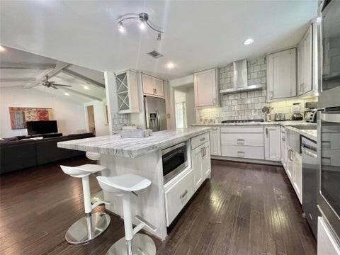 Photo of 5638 Grape Street, Houston, TX 77096 (MLS # 59273612)