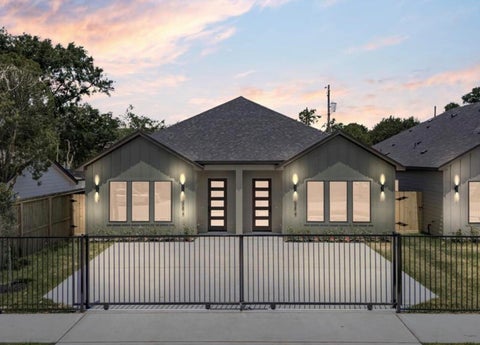 Multifamily For Rent - 6624 Saint Augustine Street #B<br/> Houston, TX 77021