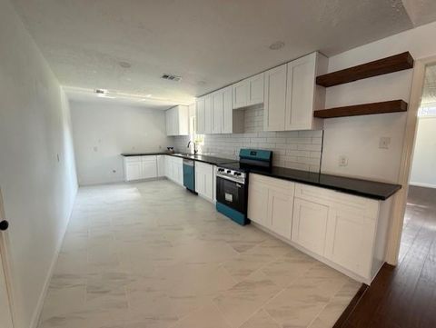 Photo of 501 Valley Brook Drive, La Porte, TX 77571 (MLS # 52952611)