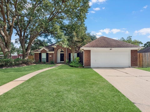 Photo of 1316 Danielle Lane, Pearland, TX 77581 (MLS # 93372973)