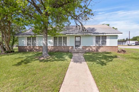 Photo of 211 15th Street, Hempstead, TX 77445 (MLS # 37259066)