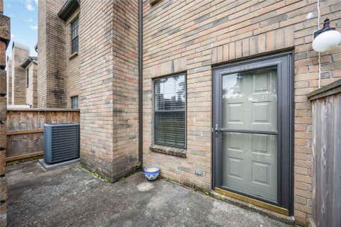 Tiny photo for 9850 Pagewood Lane #1305, Houston, TX 77042 (MLS # 76796318)