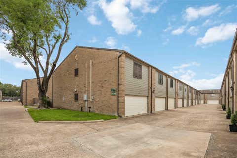 Tiny photo for 9850 Pagewood Lane #1305, Houston, TX 77042 (MLS # 76796318)