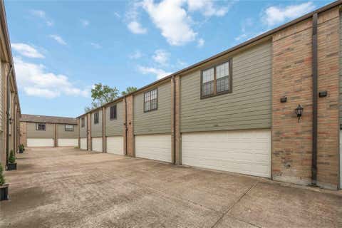 Tiny photo for 9850 Pagewood Lane #1305, Houston, TX 77042 (MLS # 76796318)