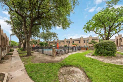 Tiny photo for 9850 Pagewood Lane #1305, Houston, TX 77042 (MLS # 76796318)