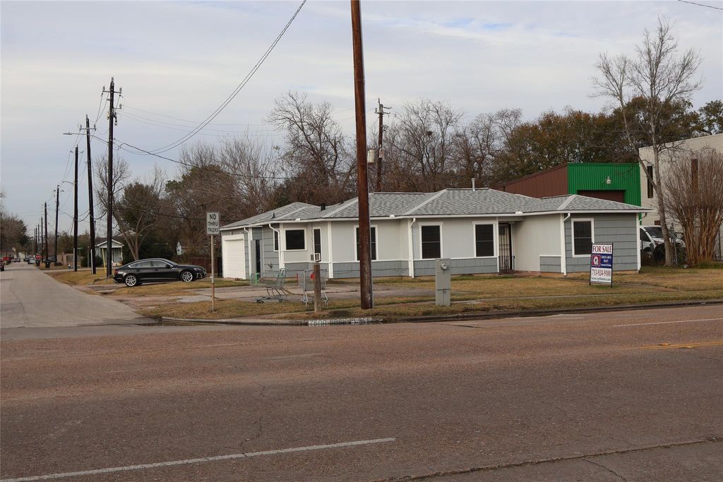 Photo of 7601 Park Place Boulevard, Houston, TX 77087 (MLS # 75744389)