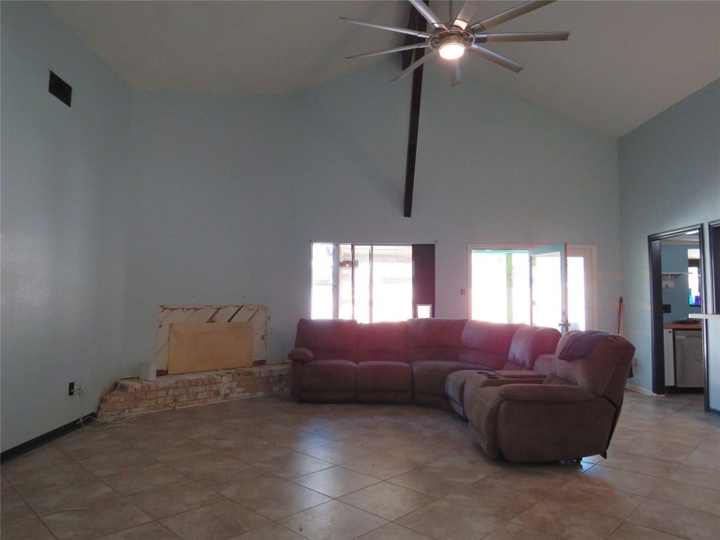 Photo of 1112 N Heron Drive, Seabrook, TX 77586 (MLS # 50004324)