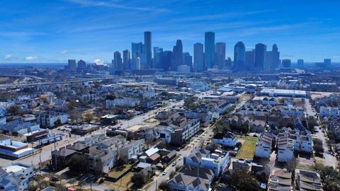Photo of 1810 Johnson Street, Houston, TX 77007 (MLS # 60562446)