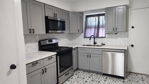 Photo of 1610 Crestdale Drive #3, Houston, TX 77080 (MLS # 28837798)