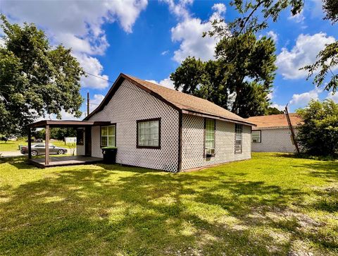 Photo of 3619 5th Street, Stafford, TX 77477 (MLS # 91617994)