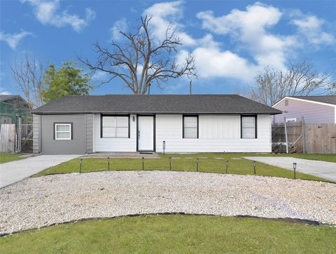 Photo of 3129 Airport Boulevard, Houston, TX 77051 (MLS # 46348785)