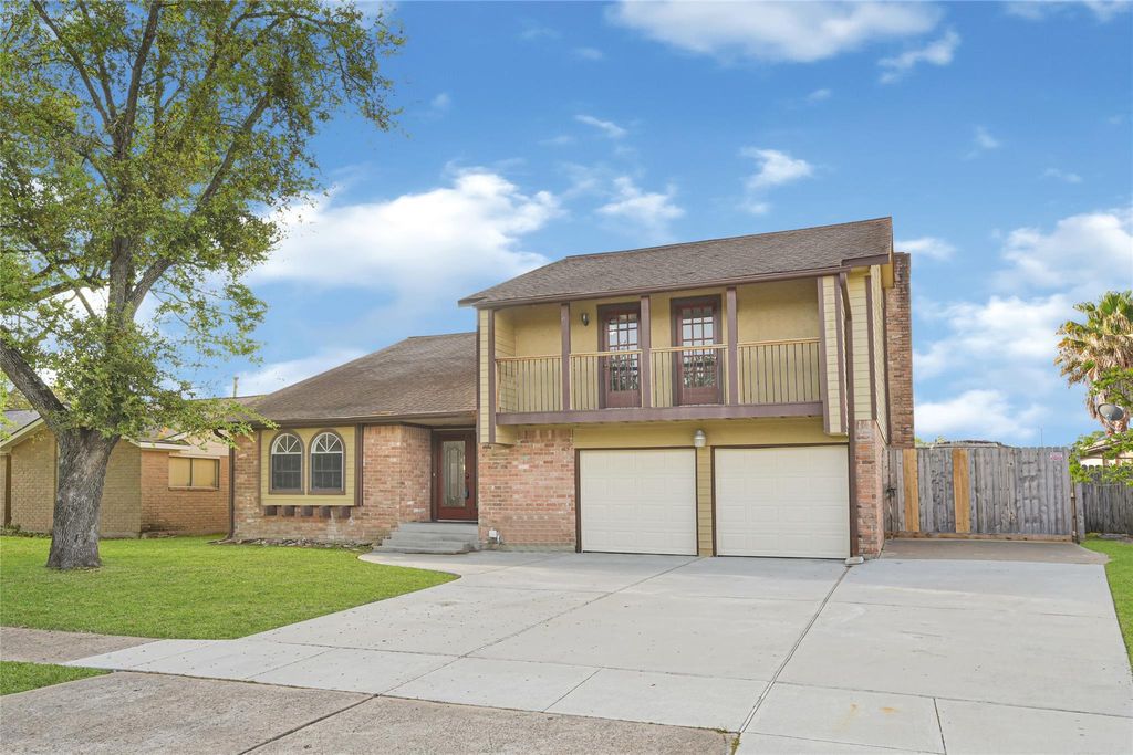 Photo of 10026 Sageaspen Lane, Houston, TX 77089 (MLS # 70079720)