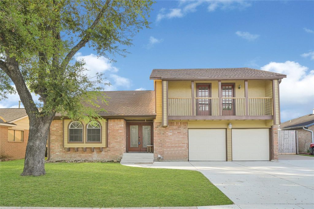 Photo of 10026 Sageaspen Lane, Houston, TX 77089 (MLS # 70079720)